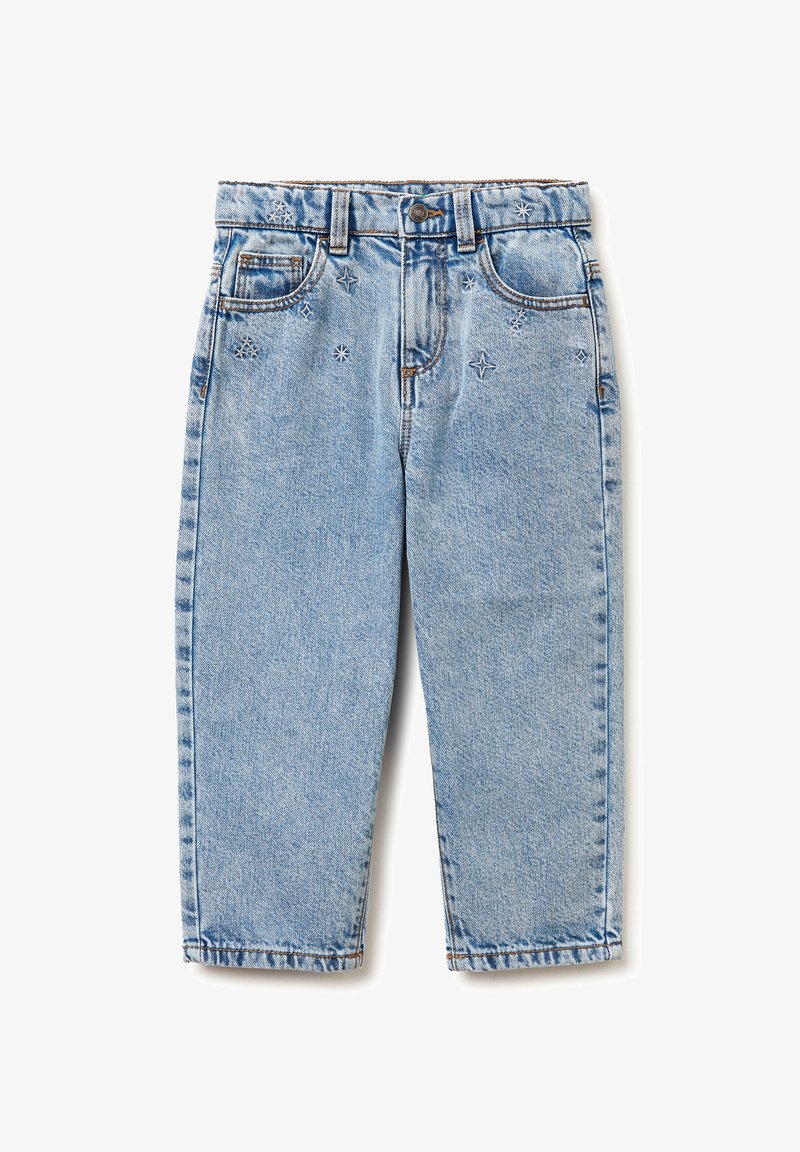 Svetle modré džíny se uvolněným střihem, zdobené vyšitými hvězdami, s pěti kapsami a knoflíkovým zapínáním na pase.