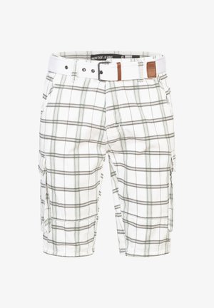 Pantalones cortos cargo blancos con un patrón de cuadros en verde y negro. Presenta un cinturón blanco con un acento marrón y bolsillos laterales. Fabricados con un tejido ligero.