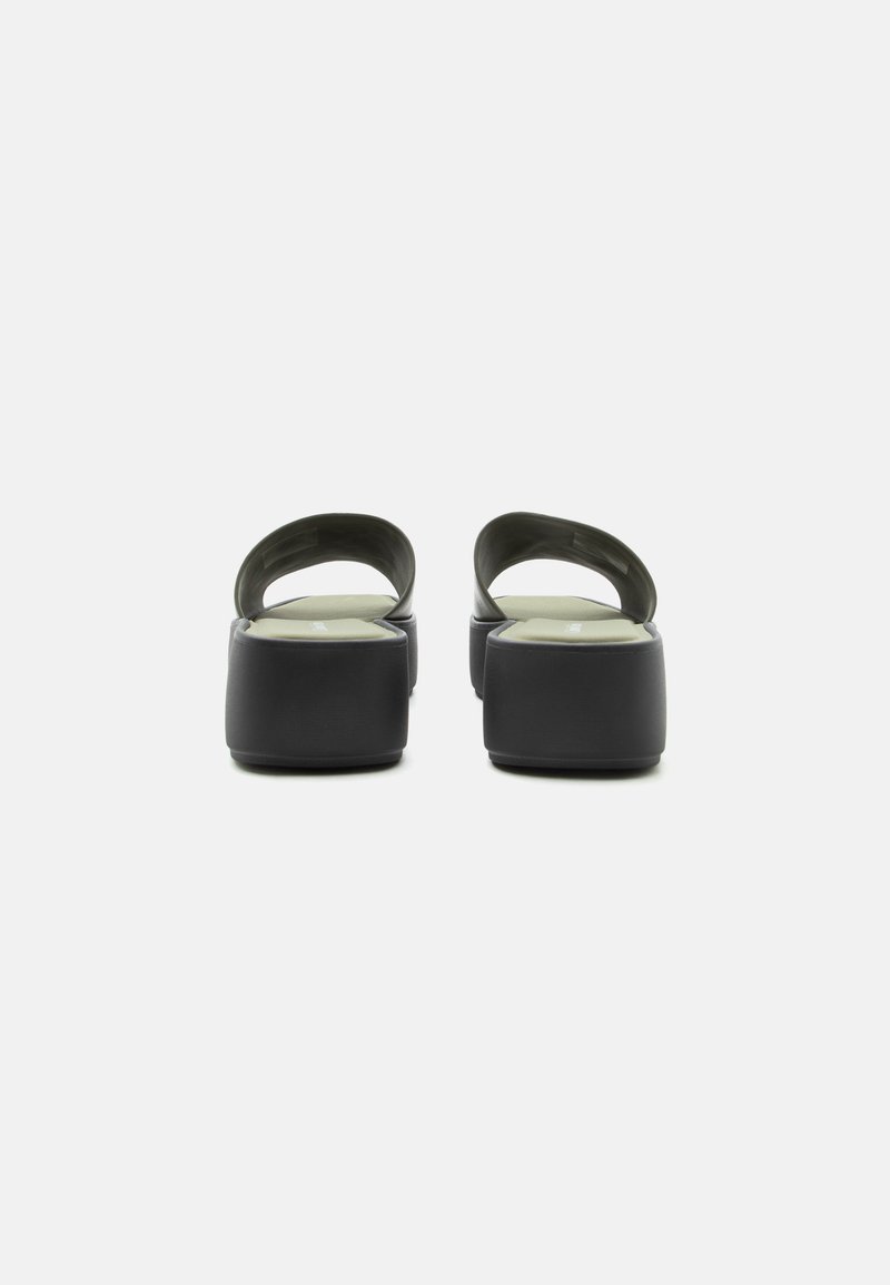 Calvin Klein Pantofle - deep lichen green