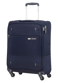 Valigia blu navy con esterno in tessuto testurizzato, quattro ruote, manico estensibile e tasca frontale con zip. Presenta elementi di branding e dettagli in metallo.