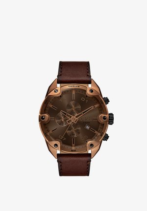 Reloj Diesel para hombres con una gran caja de acero inoxidable en tono bronce, esfera marrón, correa de cuero marrón, tres subesferas y indicador de fecha.