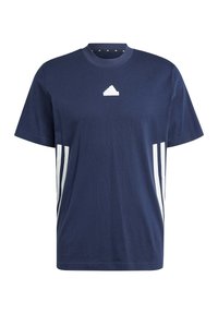 T-shirt a maniche corte color blu navy con logo bianco e tre strisce su ciascun lato. Presenta un collo rotondo e una texture a costine.