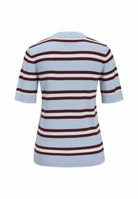 Lyseblå kortærmet sweater med vandrette bordeaux og hvide striber. Ribbet halsudskæring og kant. Blød, strikket tekstur. Klassisk pasform.