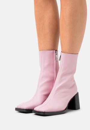 HOLLY - Korte laarzen - feeling pink