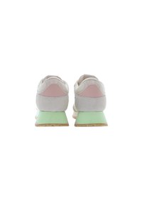 Ljust färgade träningsskor med överdel i mesh, rosa accenter, strukturerad grå mocka och en distinkt mintgrön geometrisk sula.