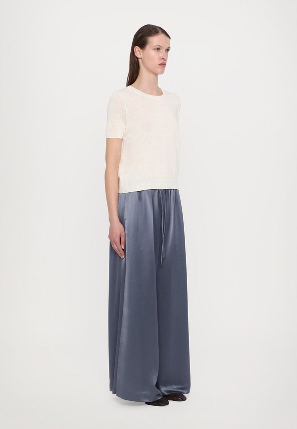 PANCONE - Basic T-shirt3