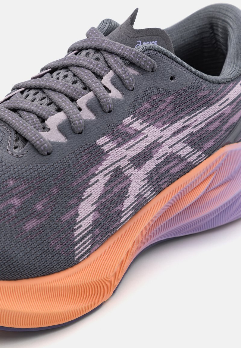 asics novablast metropolis