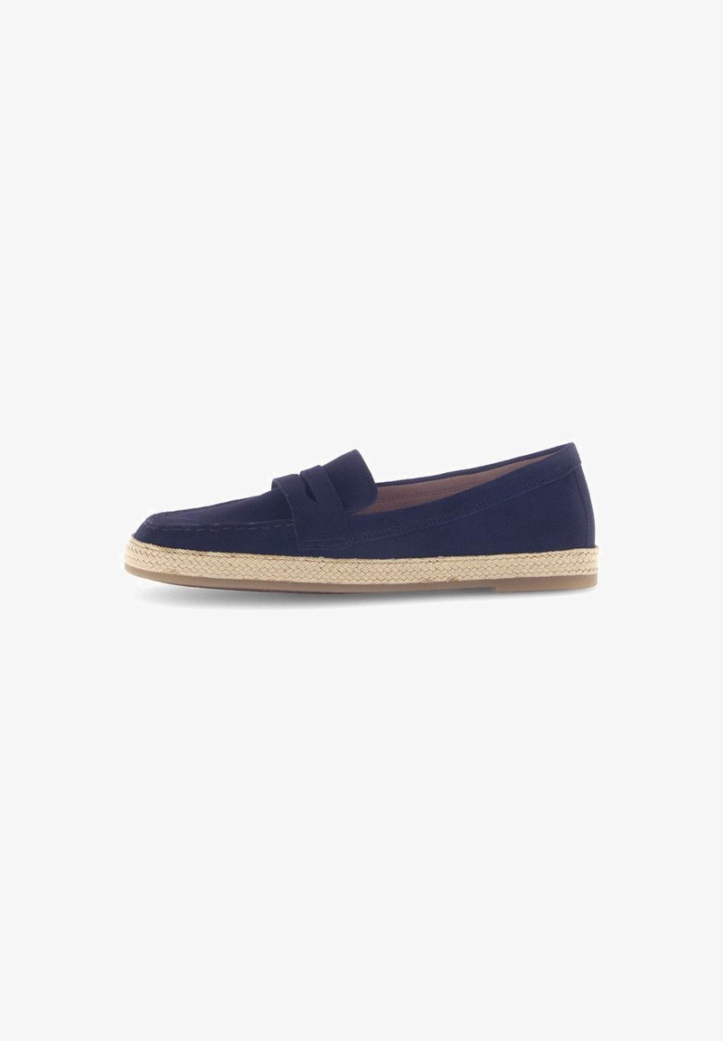 Marineblauwe instapschoenen met een gladde suède afwerking, voorzien van een geweven jute zool en twee decoratieve banden over de wreef.