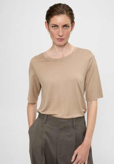 Filippa K ELENA TEE - T-shirts print - sandstone