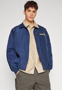 Wrangler TRANSITIONAL JACKET - Allvädersjacka - black iris