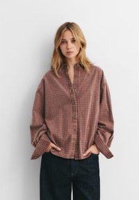 PULL&BEAR LACQUERED CHECK - Košilová halenka  - light brown