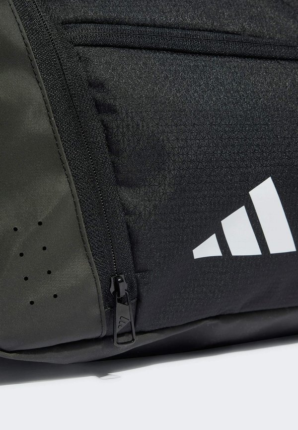 ESSENTIALS  - Holdall3