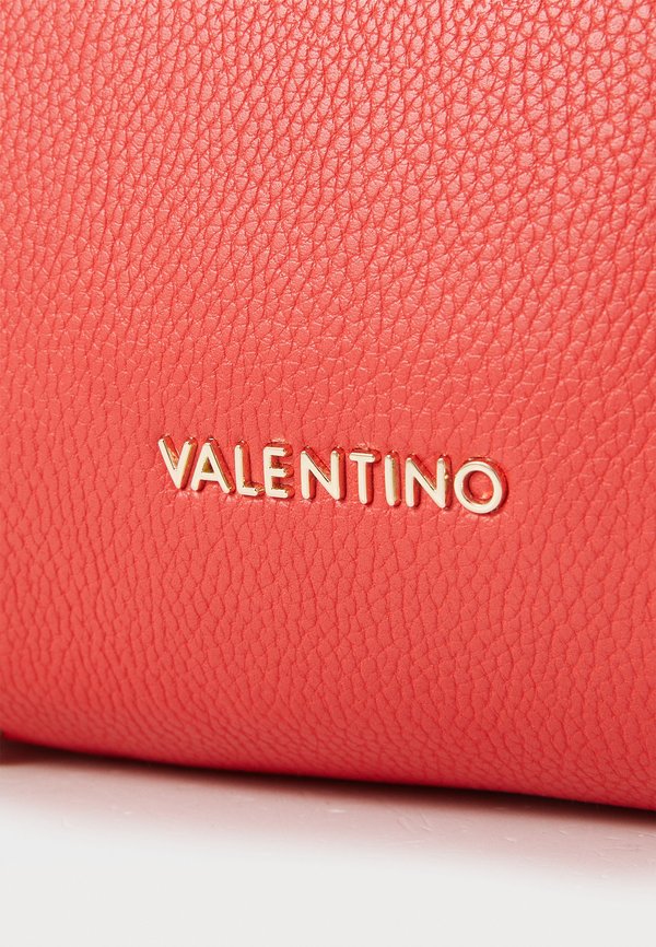 PATTIE - Cross body bag - corallo3