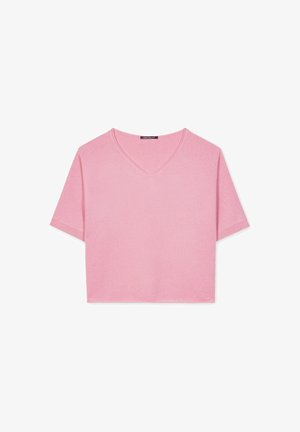 Pink cropped T-shirt made of soft fabric, featuring a V-neck, short sleeves, and a clean design without patterns or accents.