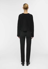 Object Kofta - black