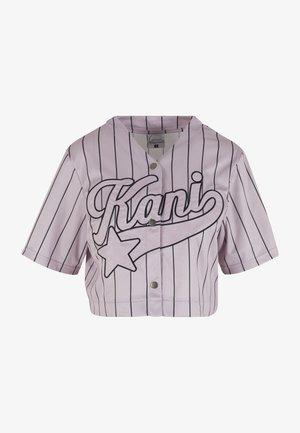Rövidített, rózsaszín baseball mez fekete csíkokkal, nagy "Kani" felirattal és csillag grafikával. Rövid ujjú és patent gombos záródással rendelkezik.