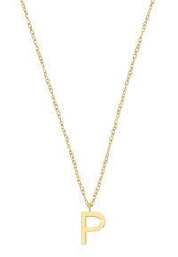 Collar de cadena de oro con un colgante en forma de la letra mayúscula "P" sobre un fondo blanco.