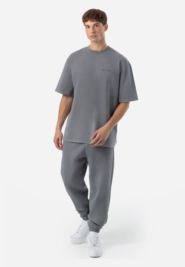 LOGO TEE - Print T-shirt3