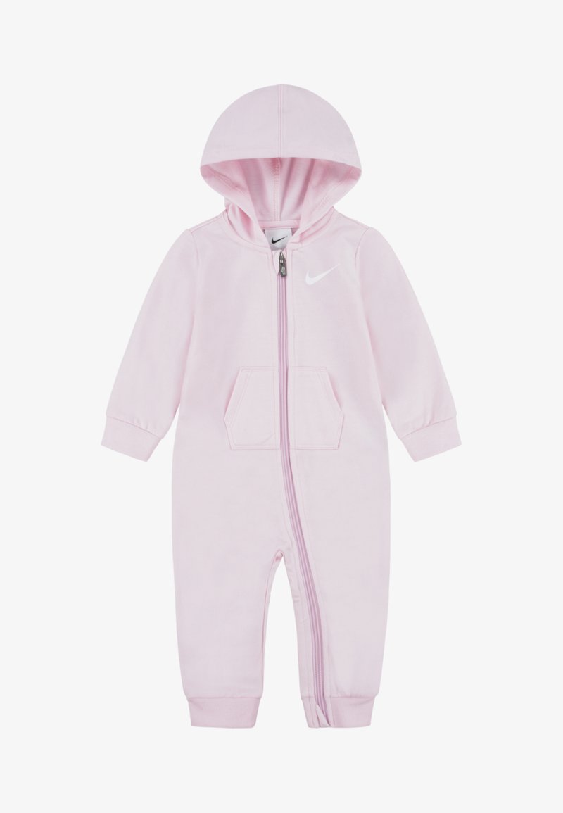 Roza kapuca jumpsuit iz mehkega materiala, z zadrgo spredaj in dvema sprednjima žepoma. Okrasni Nike logotip na prsih.