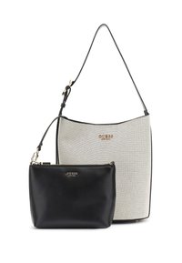 Beige schoudertas met textuur en een zwarte leren clutch. Bevat gouden logo-accenten en een dunne, verstelbare schouderband. De clutch heeft een ritsluiting.