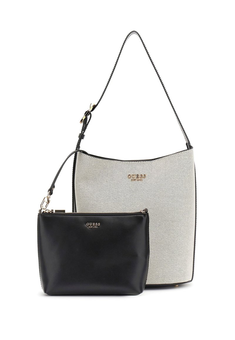 Beige schoudertas met textuur en een zwarte leren clutch. Bevat gouden logo-accenten en een dunne, verstelbare schouderband. De clutch heeft een ritsluiting.