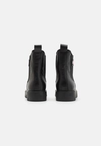 Tommy Jeans CHELSEA BOOT - Botines con plataforma - black