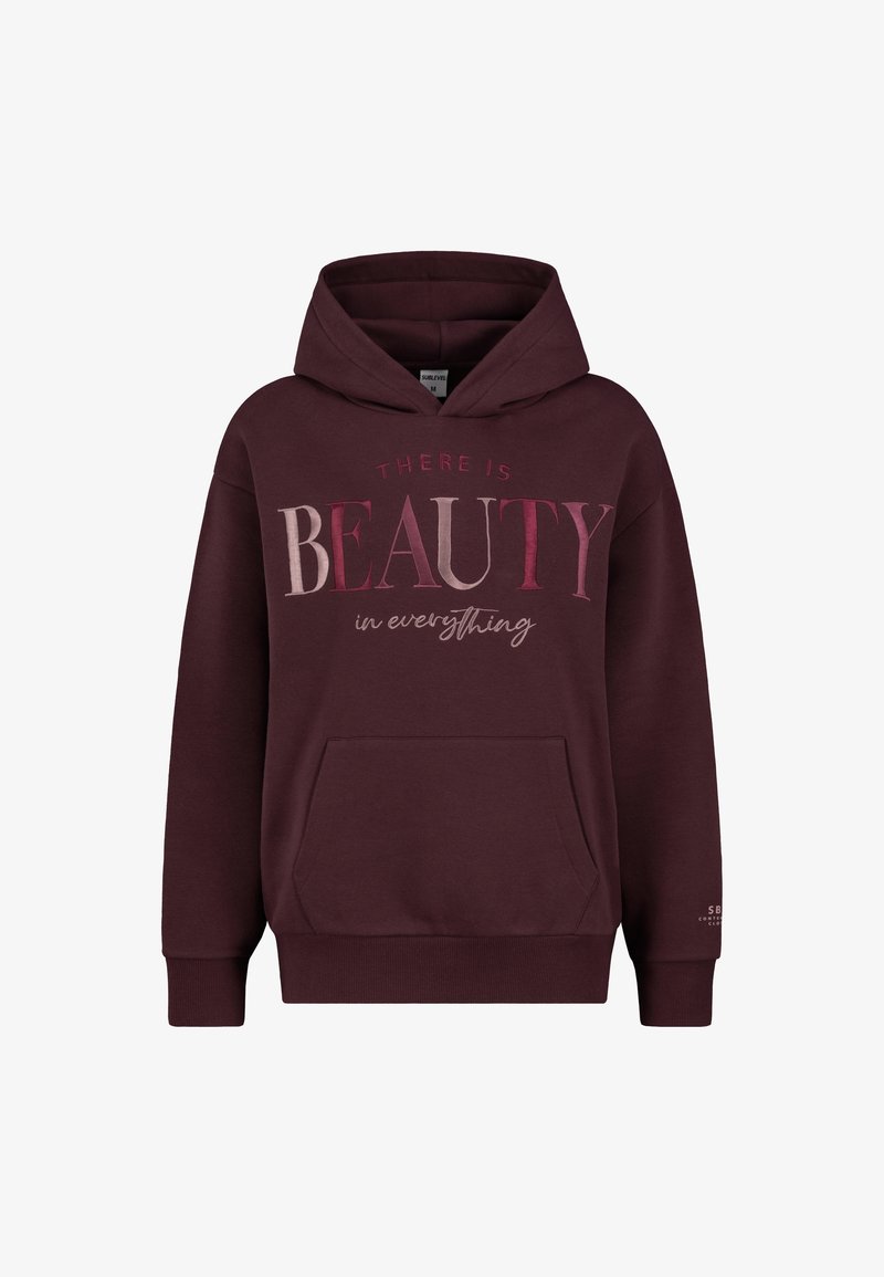 Bordeaux hoodie met een voorzak, voorzien van vetgedrukte tekst "Er is SCHOONHEID in alles" in verschillende kleuren en lettertypen. Zachte stof, verstelbare capuchon.