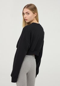 Terranova Felpa con zip - nero