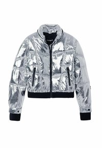 Giacca a vento argento con colletto alto, zip frontale e polsini e orlo in maglia nera. Presenta una texture trapuntata e tasche laterali.