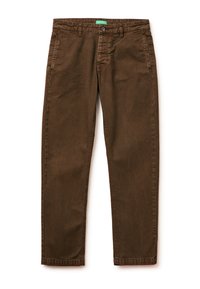 Brązowe bawełniane spodnie z pięcioma kieszeniami, prostymi nogawkami i zapięciem na guzik. Na pasie znajduje się zielona naszywka.