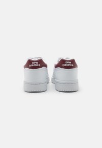 New Balance Basketballsko - white/bordeaux