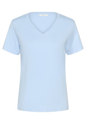 Svijetloplava majica kratkih rukava s V-izrezom, izrađena od mekanog tkanja. Jednostavan dizajn s opuštenim krojem, bez uzoraka ili naglasaka.