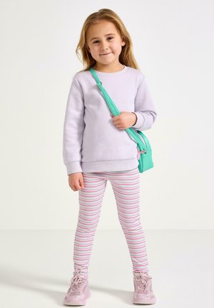 - Legginsy