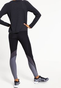 Nike Performance Trikoot - black