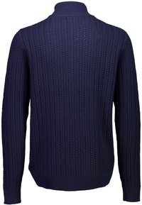 Mörkblå stickad tröja med ett strukturerat fiskbensmönster, ribbad krage, ärmar och nederkant. Bakåtsyn visar långa ärmar och sömlös design.