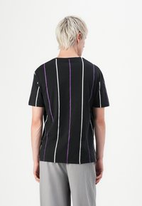 YOURTURN UNISEX - Camiseta estampada - purple