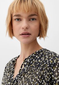 s.Oliver MIT ALLOVERMUSTER - Bluse - schwarz