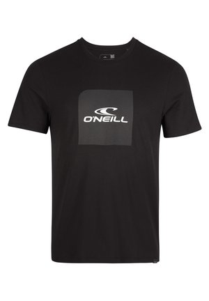 T-shirt en coton noir avec un col rond, présentant un logo rectangulaire blanc avec des accents courbés sur le devant. Manches courtes, coupe classique.