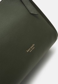 kate spade new york KNOTT PEBBLED LARGE SHOULDER BAG - Borsa a mano - tree