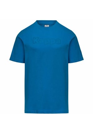 T-shirt blu a maniche corte con logo "Kappa" in rilievo sul petto e una piccola etichetta con logo all'interno del colletto.