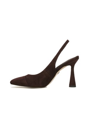 Escarpin slingback en suède marron avec un bout pointu, un design incurvé et un talon aigu. Présente une texture lisse et des accents minimalistes.
