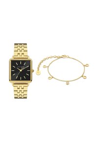 Gouden vierkante horloge met een zwarte wijzerplaat en gouden markeringen, vergezeld van een delicate gouden kettingarmband met vijf ovale bedels.