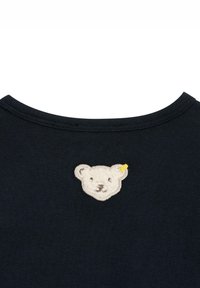 Navy Baumwoll-T-Shirt mit Rundhalsausschnitt, verziert mit einer plüschigen weißen Bärenkopf-Stickerei, die mit einem gelben Detail am Ohr akzentuiert ist.