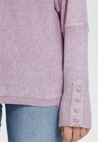 b.young Stickad tröja - purple