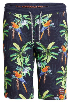 Marineblå shorts med tropisk print med orange og blå papegøjer, grønne blade, hvide blomster, sort-hvide snore og en "Take Me To The Coast"-lap.