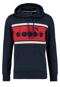 Sweatshirt à capuche bleu marine avec des rayures rouges et crème. Il dispose d'une poche frontale et du logo "diadora" affiché en évidence sur la poitrine.