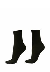 Schwarze gerippte Baumwollsocken mit mittellanger Länge bis zur Wade, die eine glatte Textur aufweisen und an Ferse und Zehen verstärkt sind für zusätzliche Haltbarkeit.
