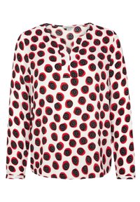 Blusa de manga larga con un fondo blanco y un patrón en toda la prenda de puntos espirales rojos y negros. Escote en V, textura de tela suave.