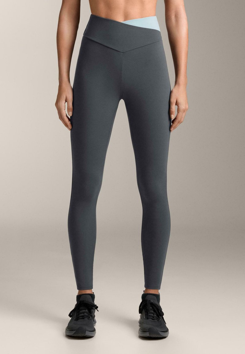 Colanți cu talie înaltă, de culoare gri închis, cu o bandă contrastantă albastru deschis; material elastic, design mulat, textură fără cusături.