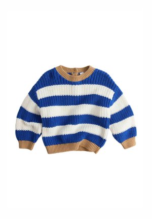 Chunky strikket sweater med brede horisontale blå og hvide striber og tan ribstrikkede manchetter, halskant og kant.